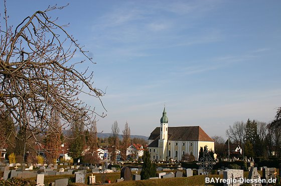 Friedhof und Kirche in Dießen